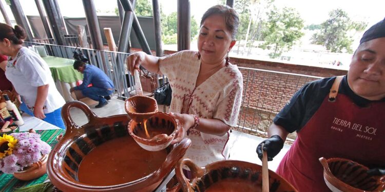Foto: Adrián Gaytán // El Mole de Caderas, un platillo auténtico de la Mixteca oaxaqueña.