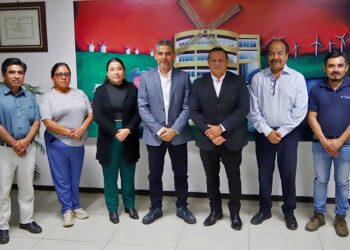 Foto: Luis Alberto Cruz // El titular del Centro de Conciliación Laboral del Estado de Oaxaca, Víctor Quiroz Arellanes, con directivos, reporteras y reporteros de IMPARCIAL.