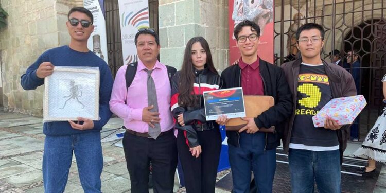 Foto: cortesía // Estudiantes de la Universidad Tecnológica de Valles Centrales de Oaxaca (UTVCO) brillaron en el hackatón más grande del mundo: "Nasa Space Apps Challenge".