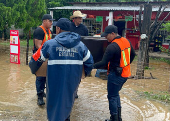 Evacuan a habitantes tras desbordamiento del arroyo San Jacinto en Tuxtepec