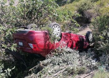 El automóvil fue localizado, a la altura del tramo Ayutla-Mitla.