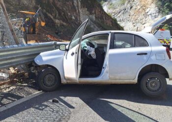 Choque contra muro en la carretera a Puerto
