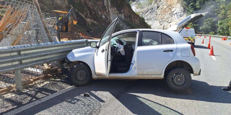 Choque contra muro en la carretera a Puerto
