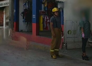 El cortocircuito ocurrió en un poste ubicado en la calle de Morelos esquina con Bartolomé de las Casas.