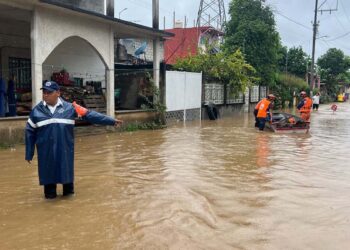 Foto: Gobierno de Oaxaca // El desbordamiento de las aguas obligó a evacuar a varias colonias de San Juan Bautista, Tuxtepec.