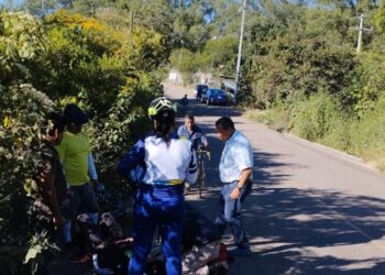 Se accidenta edil en bicicleta