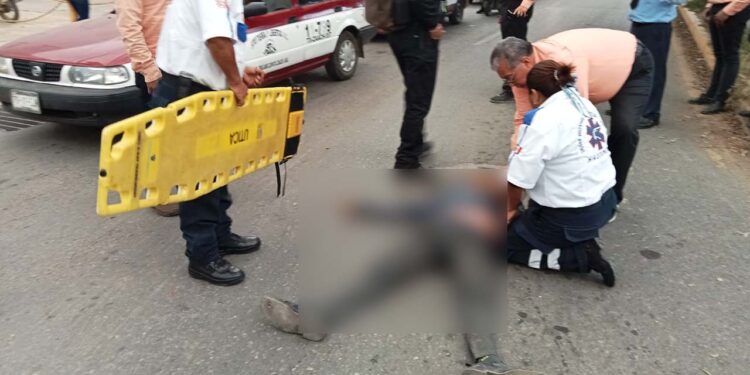 El motociclista resultó herido en la intersección de Símbolos Patrios y Universidad.