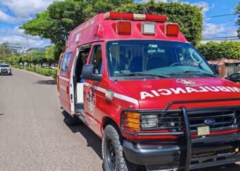 Atropella a policía