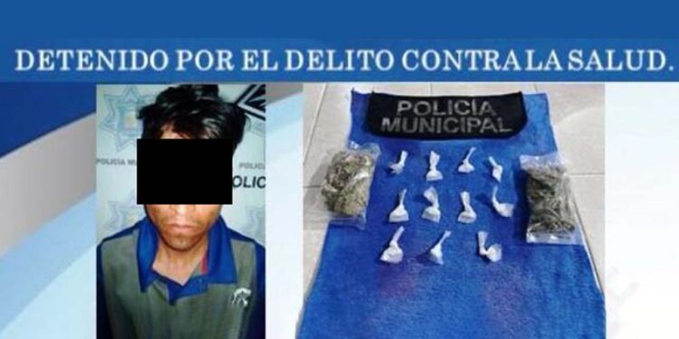 Elementos policiacos lo detuvieron por portar dosis de droga.