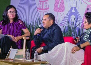 En la presentación se dio a conocer que La oscurana es una novela de ficción que fusiona una trama amorosa con la narrativa de suspenso.