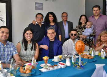 Fotos: Rubén Morales // Familiares fueron testigos del primer año de León, y participaron de la alegría de sus papás.