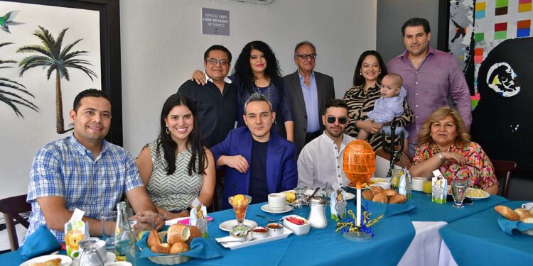 Fotos: Rubén Morales // Familiares fueron testigos del primer año de León, y participaron de la alegría de sus papás.