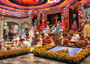 Esta ofrenda comparte la cultura y tradiciones de los pueblos.