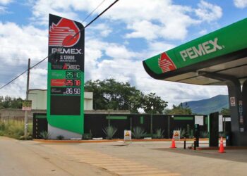Foto: Adrián Gaytán // Estación de servicio en el municipio de Tlacolula de Matamoros.