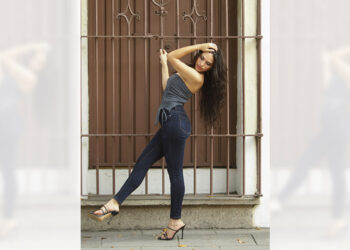 Foto: Jorge Luis Plata // Estefany Mejía Carias posando para el lente de Estilo Oaxaca.