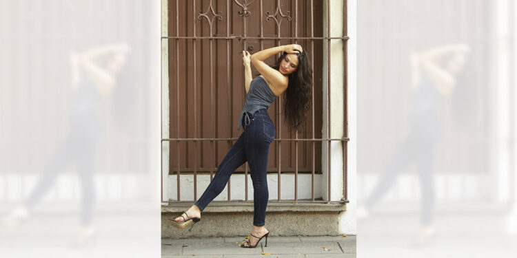 Foto: Jorge Luis Plata // Estefany Mejía Carias posando para el lente de Estilo Oaxaca.