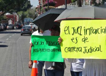 Foto: Luis Alberto Cruz // Protesta de trabajadores del Poder Judicial en Oaxaca.
