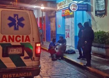 Fue atendido por paramédicos en la esquina de 20 de Noviembre con Las Casas.