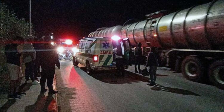 Fue trasladado al hospital del IMSS por paramédicos de ambulancias Amseer.