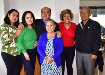 Foto: Rubén Morales // Gaby Santiago Morales, Adelina Macias, Luis Aguilar, Caty Bohórquez, Rosalba Torres y Abelino Santiago Pablo.