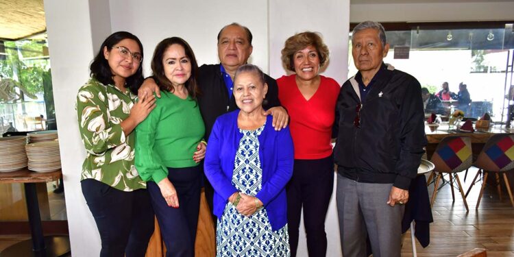 Foto: Rubén Morales // Gaby Santiago Morales, Adelina Macias, Luis Aguilar, Caty Bohórquez, Rosalba Torres y Abelino Santiago Pablo.