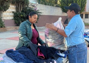 Reconocen a médicos de Teotitlán de Flores Magón