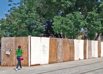 Foto: Lisbeth Mejía // Han colocado protección para realizar las obras en la Alameda de León.