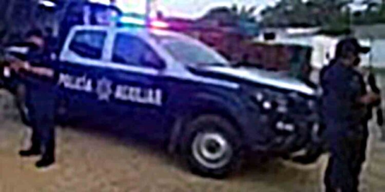 Intervino la policía para detener al sujeto.