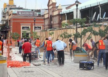 Foto: Luis Alberto Cruz // Iniciaron los trabajos en la segunda calle de Flores Magón del programa Oaxaca Camina.