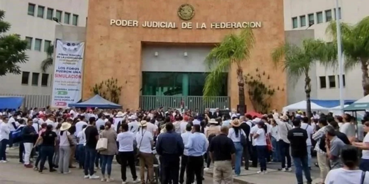 Por votación dividida, jueces federales deciden reanudar labores
