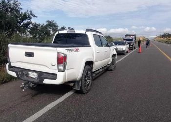 La camioneta tuvo algunos daños en su carrocería.