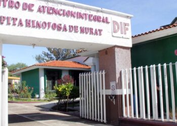 La madre solicitó el apoyo para que su hija fuera trasladada al albergue del DIF.