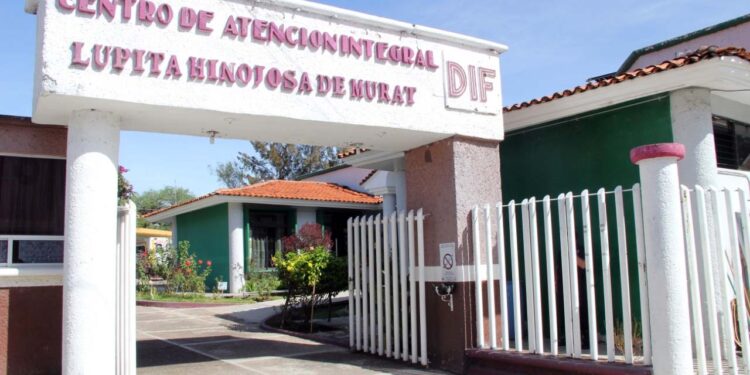 La madre solicitó el apoyo para que su hija fuera trasladada al albergue del DIF.