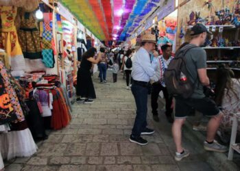 Foto: Adrián Gaytán // Las expoferias artesanales se instalaron como cada año, previo al Día de Muertos.