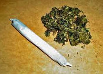Lo detienen con envoltorio de marihuana.