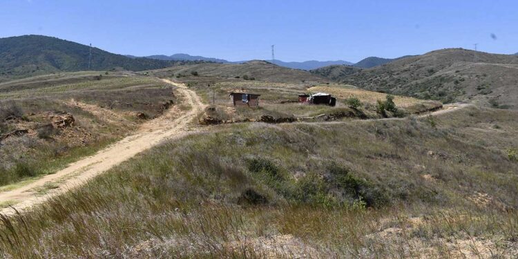 Foto: Rubén Morales // Lo que sería el Libramiento Sur, ahora “Corredor Zapoteca”, sigue en el olvido. El proyecto, a cargo de la Secretaría de Infraestructura, Comunicaciones y Transportes desde el 2023, pasaría por 18 municipios de los Valles Centrales.