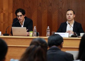 Foto: Adrián Gaytán // Los abogados Juan Pablo del Río Peduzzi y Andrés Alcántara Silva imparten taller.