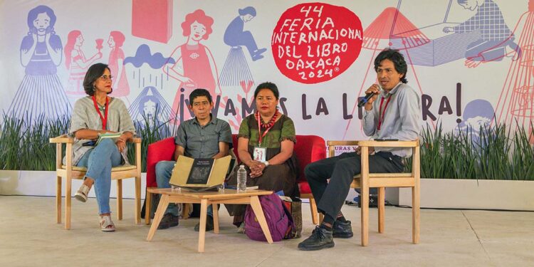 La autora estuvo acompañada por el poeta y editor Omar Fabián y el escritor zapoteco Pergentino José.