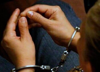 La ciudadana de 36 años de edad fue retenida en los separos del cuartel de seguridad pública.