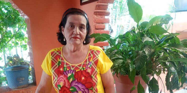 La cocinera tradicional Raquel Silva Méndez se prepara para el festival.