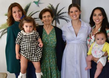 Fotos: Rubén Morales // La futura mamá recibió los mejores deseos de su familia.