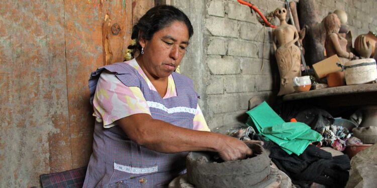 Foto: Adrián Gaytán // La manufactura avanza dando tumbos en Oaxaca.