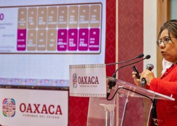 Foto: Gobierno de Oaxaca // La secretaria de Honestidad, Leticia Reyes López explicó el esquema de “dispersión” de recursos empleado por ex funcionarios de la SSO.