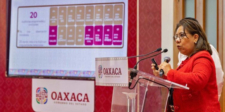 Foto: Gobierno de Oaxaca // La secretaria de Honestidad, Leticia Reyes López explicó el esquema de “dispersión” de recursos empleado por ex funcionarios de la SSO.