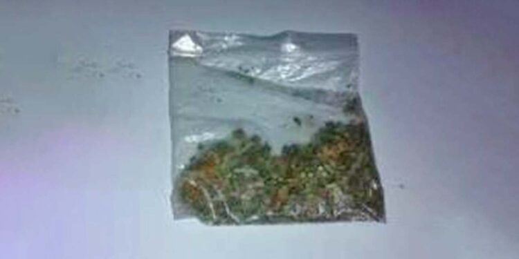 Lo detienen al encontrarle marihuana.
