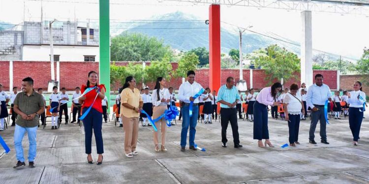 Los estudiantes ya no sufrirán con las condiciones climáticas.