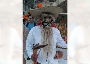 Los huehuentones salieron a recorrer las calles del centro, barrios y colonias.