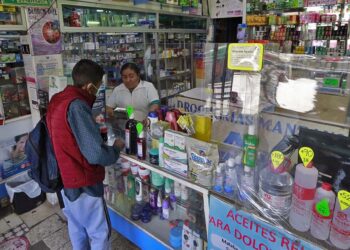 Foto: Adrián Gaytán // Medicamentos como analgésicos, dermatológicos, cardiovasculares, antidiabéticos, expectorantes y antigripales han elevado sus precios en 47.53% en seis años.