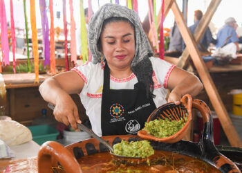 Sacrifican en la mixteca a 4 mil chivos para el Mole de Caderas