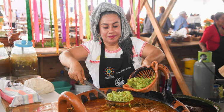Sacrifican en la mixteca a 4 mil chivos para el Mole de Caderas